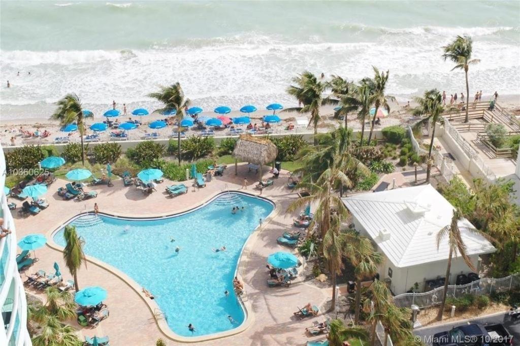 2Bd Condo Christmas Retreat Pool Beachside Голливуд Экстерьер фото
